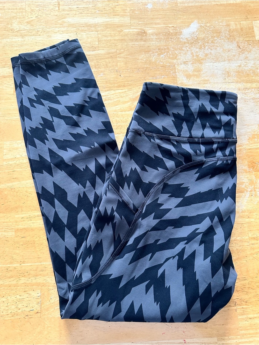 Lululemon leggings size 6